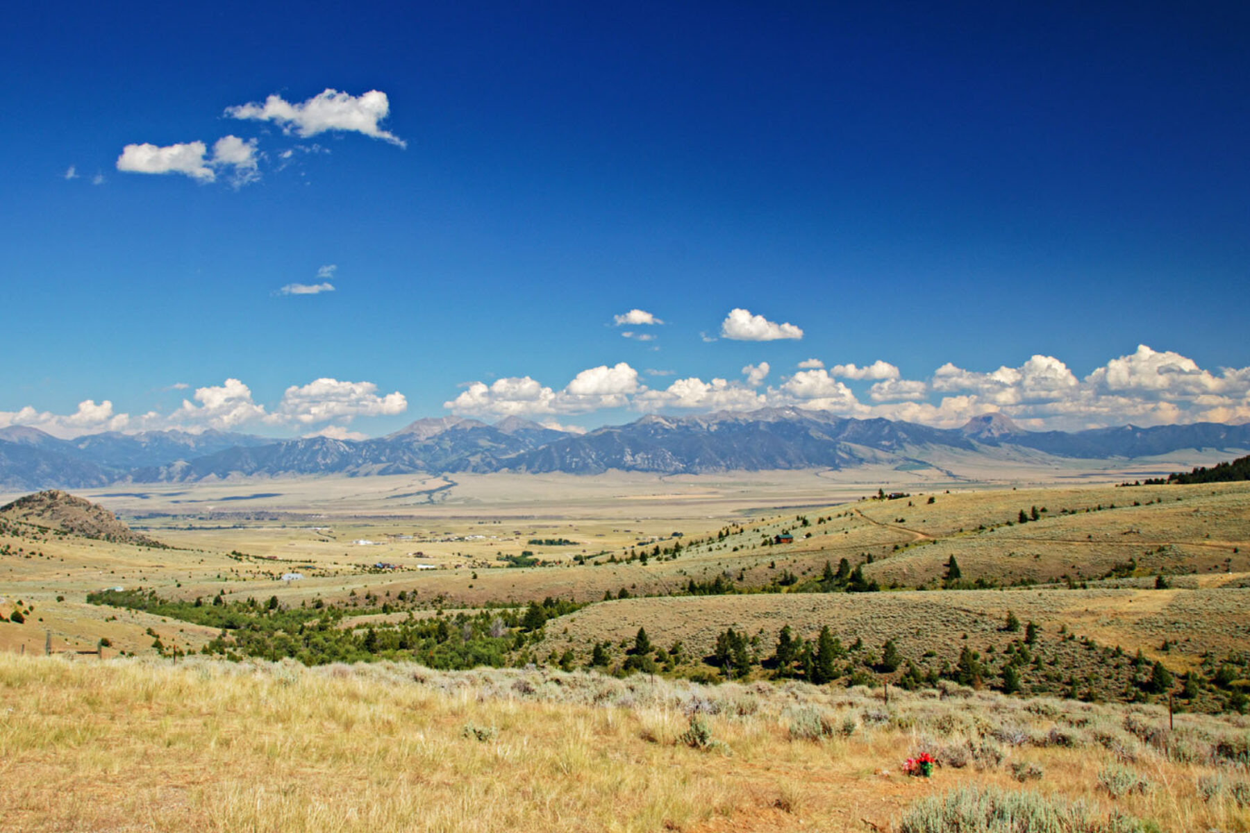 https://visit-belgrade.s3.amazonaws.com/Blog-Images/Scenic-Drive/Visit-Belgrade-blog-Scenic-Drives-in-Montana-for-a-Relaxed-Montana-Day-in-Belgrade_Ennis-and-Virginia-City.jpg
