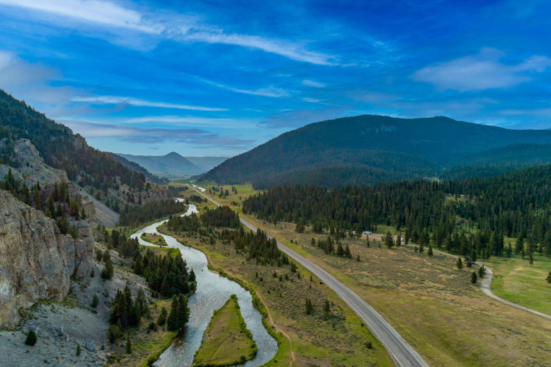 https://visit-belgrade.s3.amazonaws.com/Blog-Images/Scenic-Drive/Visit-Belgrade-blog-Scenic-Drives-in-Montana-for-a-Relaxed-Montana-Day-in-Belgrade_Gallatin-Canyon.jpg