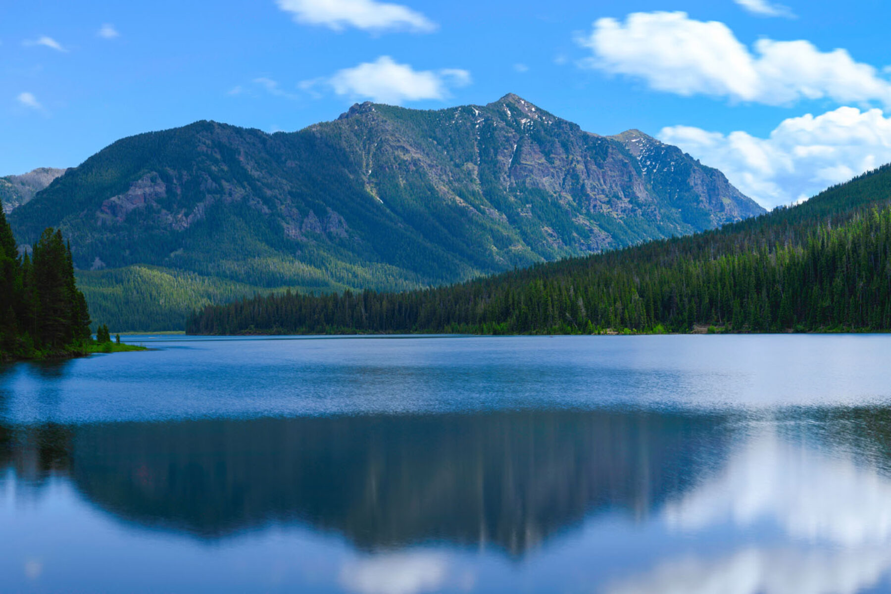 https://visit-belgrade.s3.amazonaws.com/Blog-Images/Scenic-Drive/Visit-Belgrade-blog-Scenic-Drives-in-Montana-for-a-Relaxed-Montana-Day-in-Belgrade_Hyalite-Canyon-Road-in-Bozeman.jpg