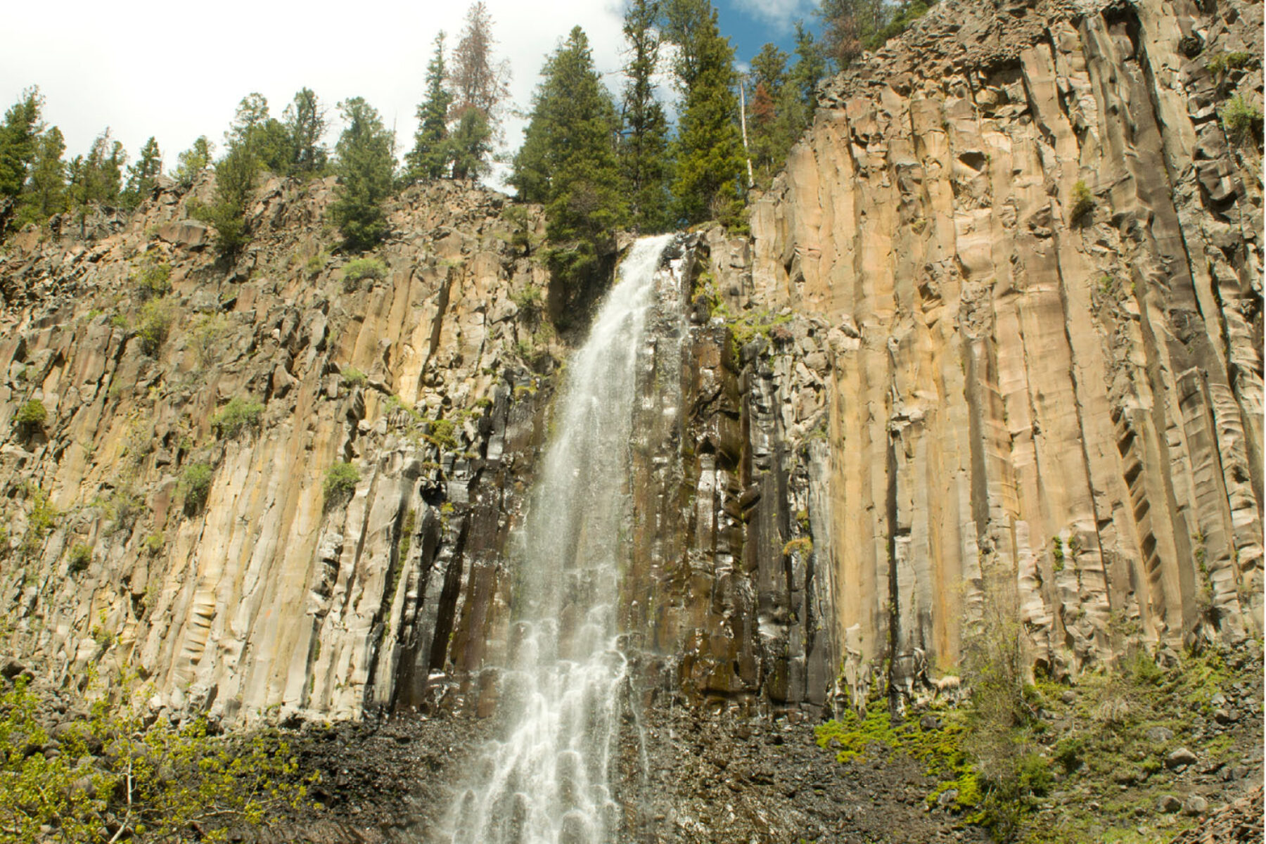 Pallisade Falls waterfall in Hyalite Canyon